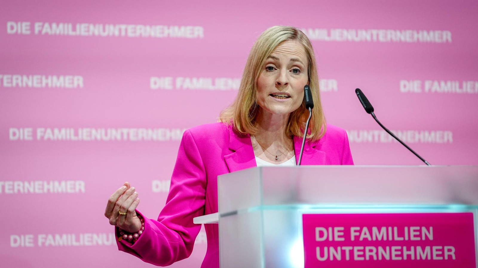 Nach-AfD-Einladung-Deutsche-Bank-setzt-Wirtschaftsverband-vor-die-T-r