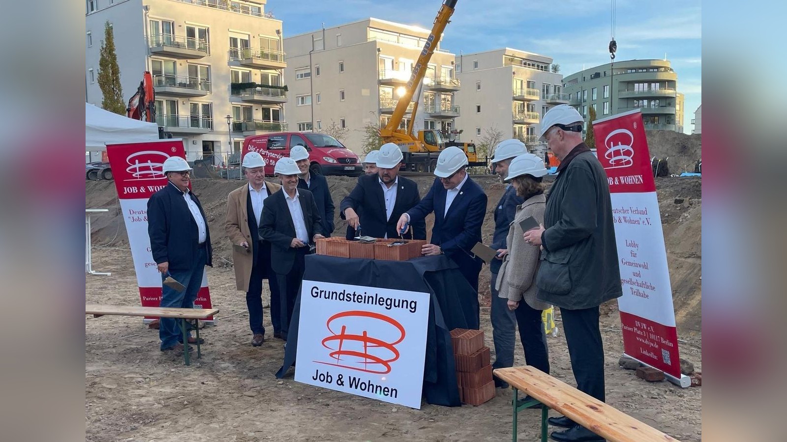 Neuer-Job-plus-g-nstige-Miete-Die-Renaissance-des-Werkwohnungsbaus-