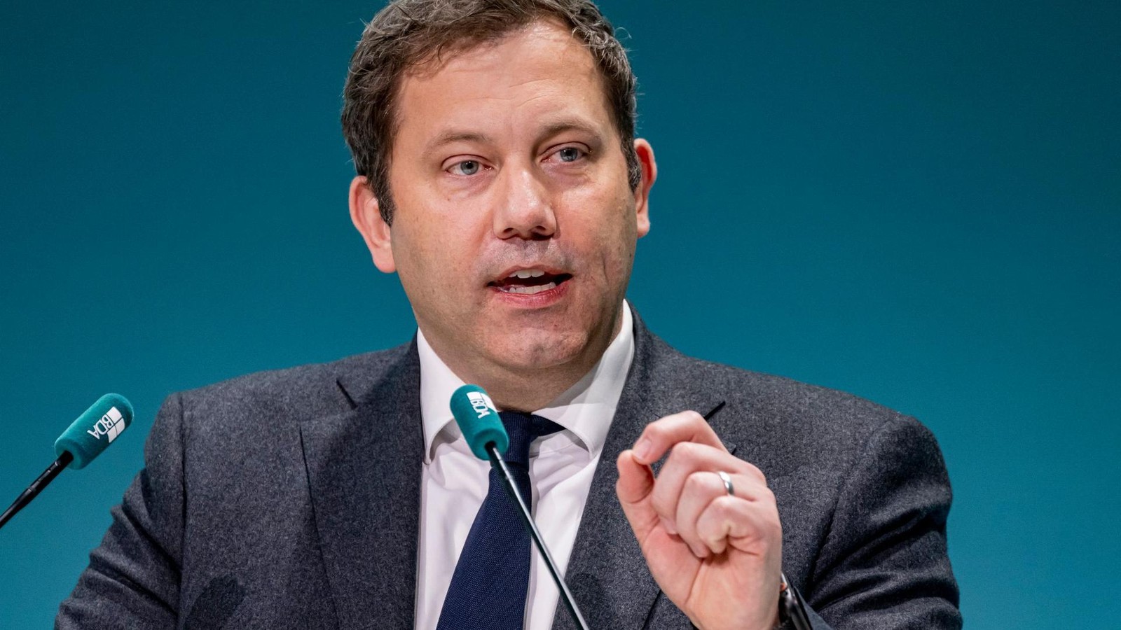 Trotz-Rentenstreit-Lars-Klingbeil-hat-leichtes-Spiel-bei-Maischberger