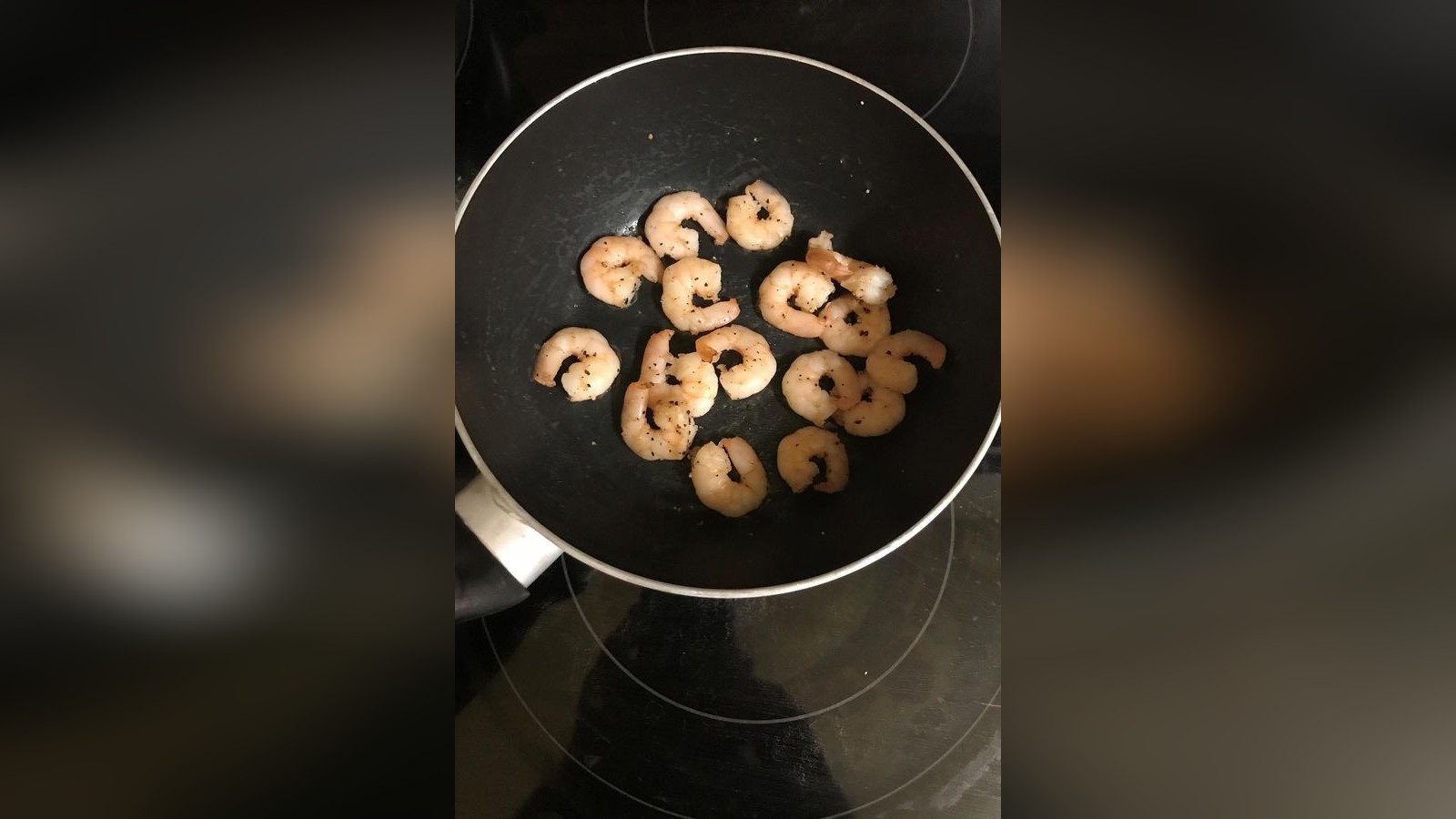 Kochk-nste-von-Erna-Wenn-Shrimps-und-Knoblauch-f-r-Aufregung-sorgen