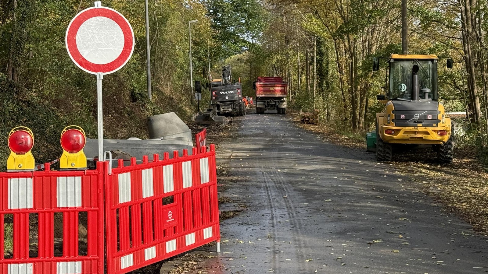 Wichtige-Stra-e-in-Gera-bleibt-l-nger-gesperrt-Asphalteinbau-verschiebt-sich