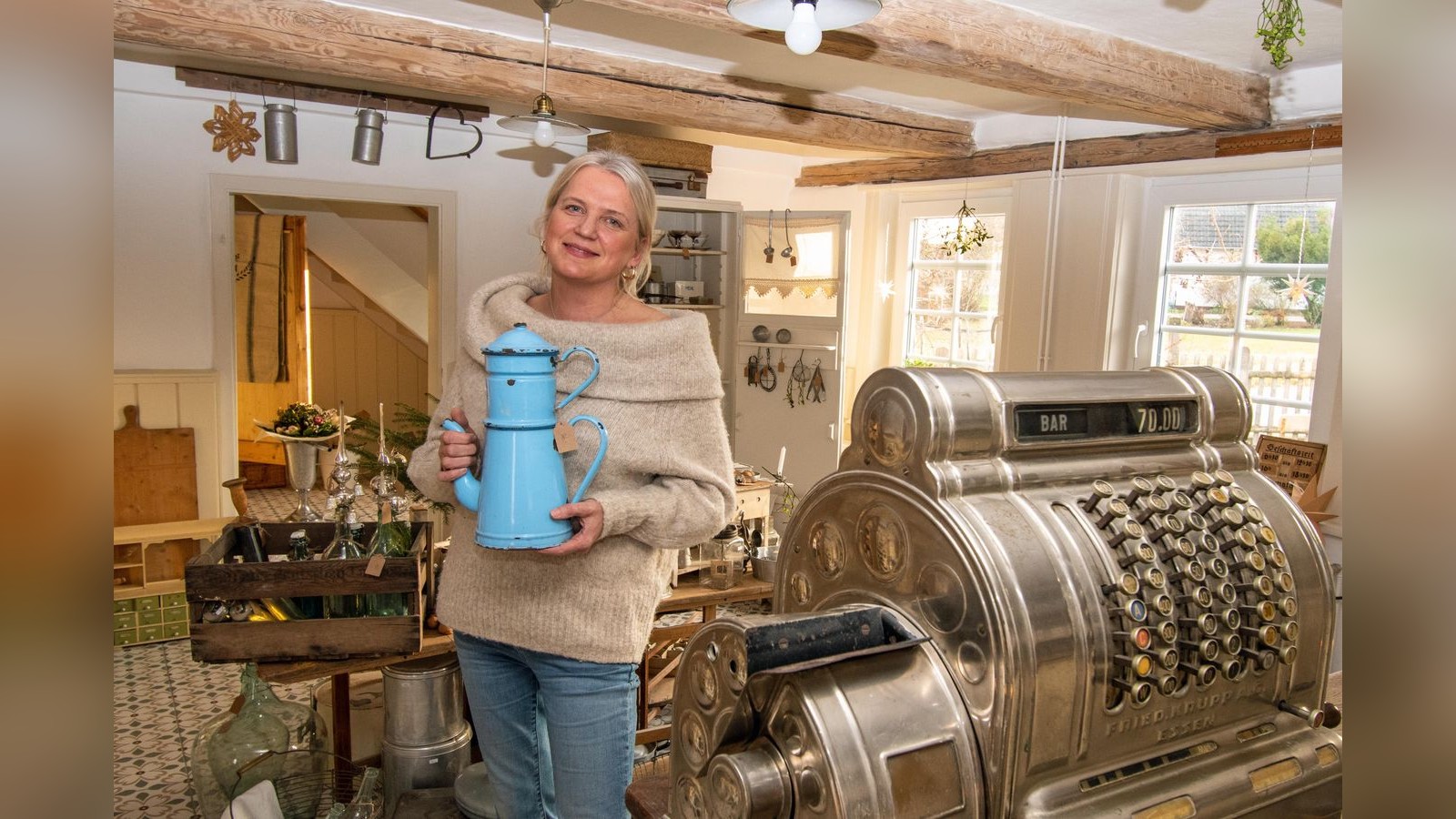 Milchkannen-Keramik-Skandi-Stil-Hier-finden-Nostalgie-Liebhaber-wahre-Sch-tze