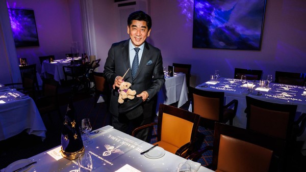 Eugen Block lädt zum Dinner mit Zaubertricks in sein Luxushotel