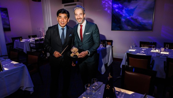 Wie in Las Vegas: Hamburger Luxushotel bietet jetzt ein Magic Dinner