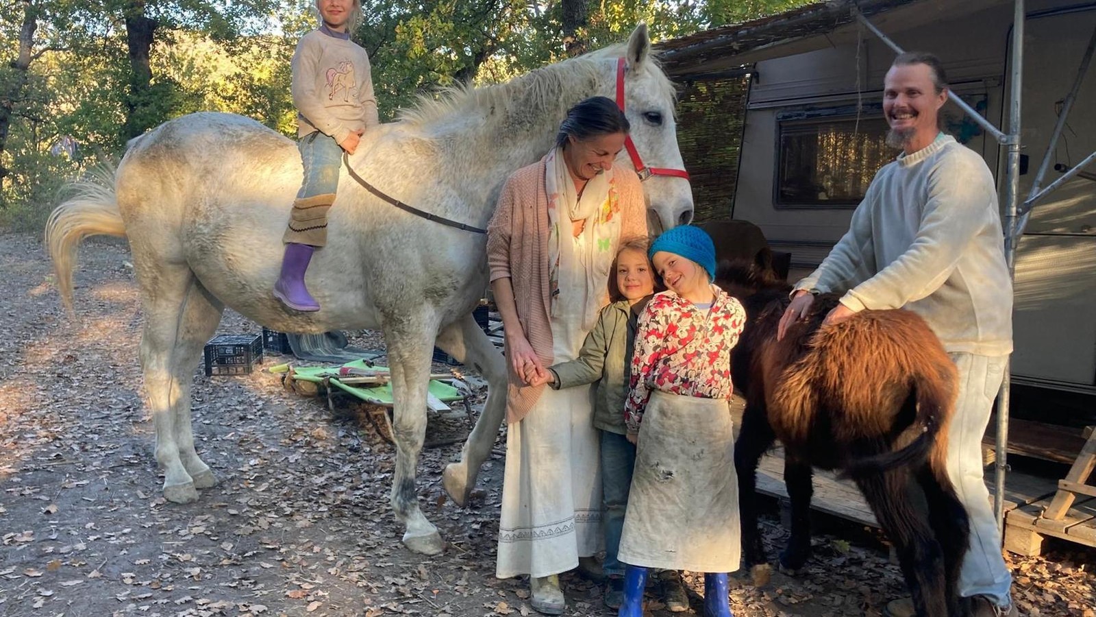 Staat-nimmt-Wald-Familie-die-Kinder-weg-Fall-spaltet-Italien