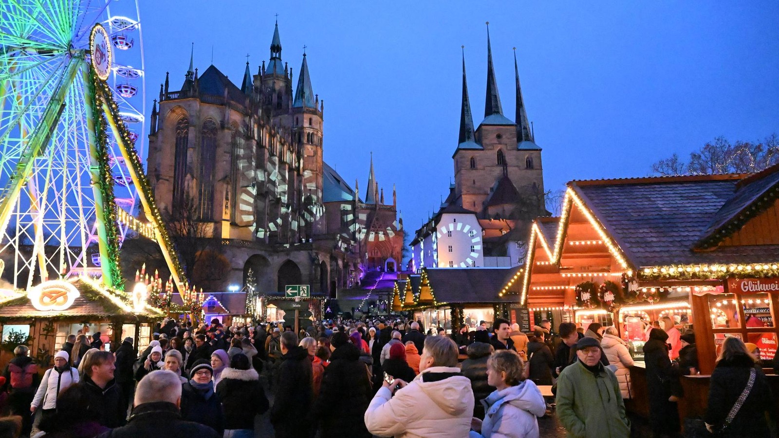 Erfurter-Weihnachtsmarkt-Strenge-Regeln-sorgen-f-r-frische-Bratw-rste-und-Sicherheit