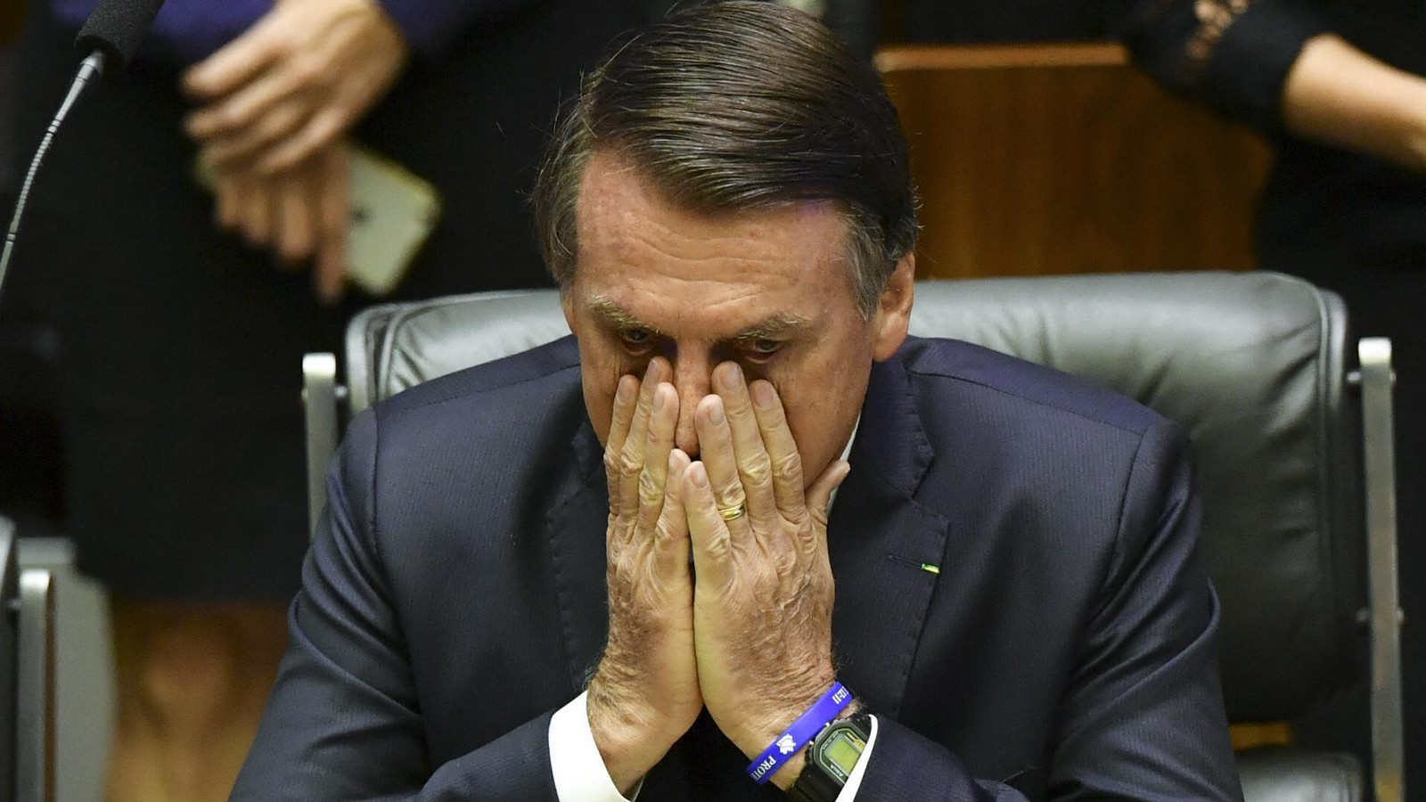 Fu-fessel-mit-L-tkolben-besch-digt-Bolsonaro-muss-27-Jahre-ins-Gef-ngnis