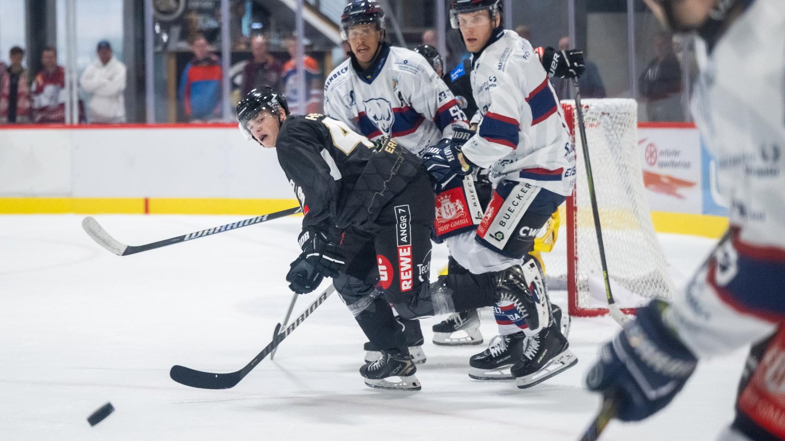 Am-Tag-der-Handwerker-machen-die-Drachen-zehn-Minuten-handwerklich-alles-falsch