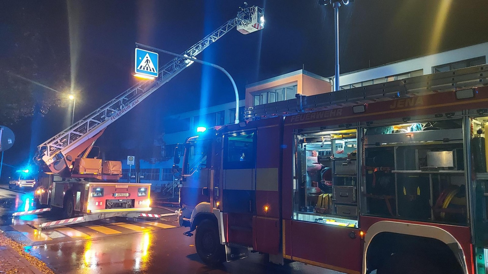 Feuer-bricht-in-Jenaer-Schule-aus