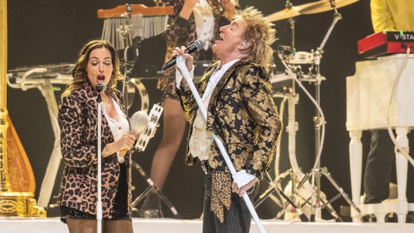 Rod Stewart begeistert Hamburg, Raum für Abschied lässt er aber nicht