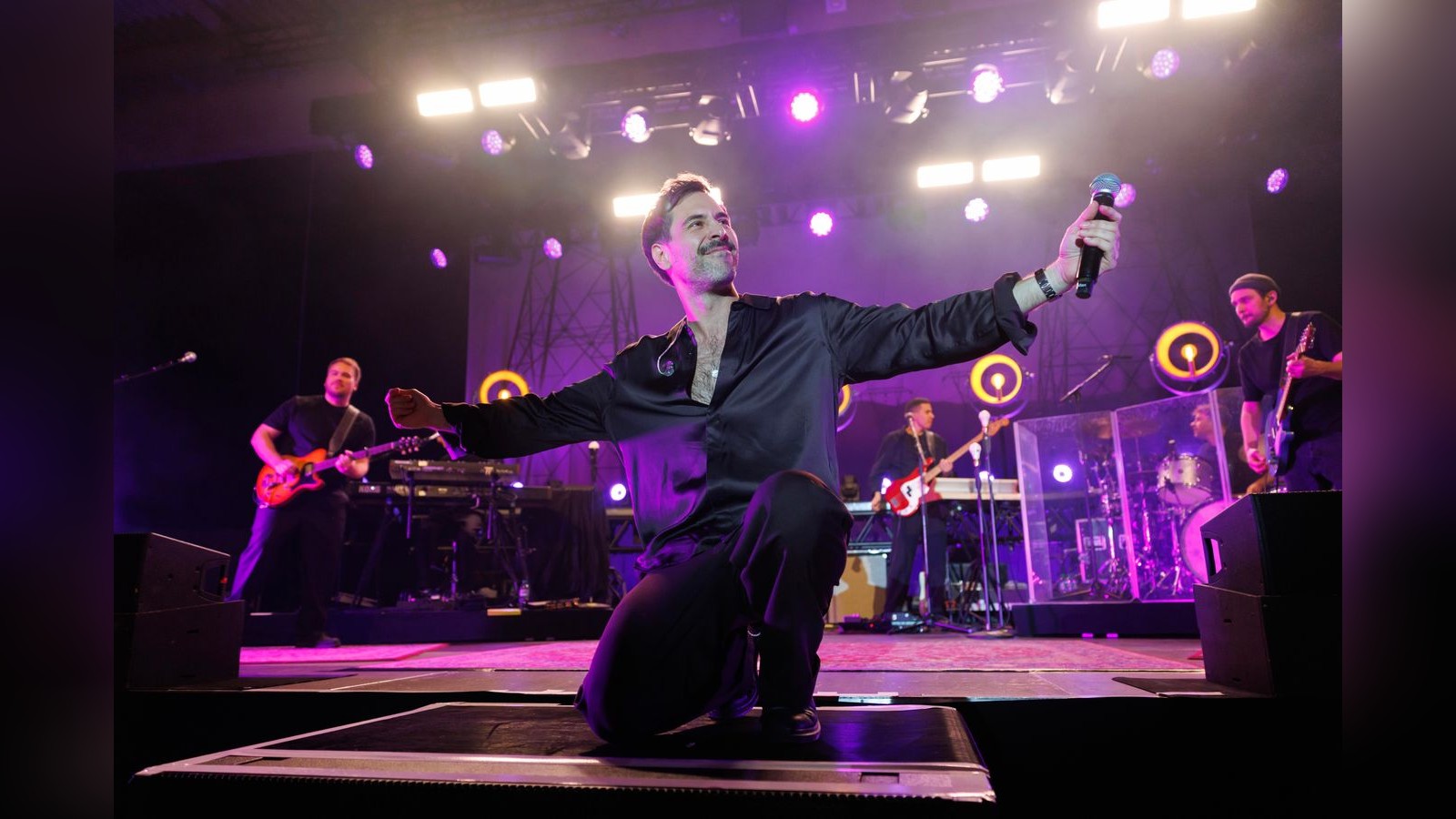 Max-Giesinger-in-Hamburg-Die-Inselpark-Arena-war-eine-Nummer-zu-gro-