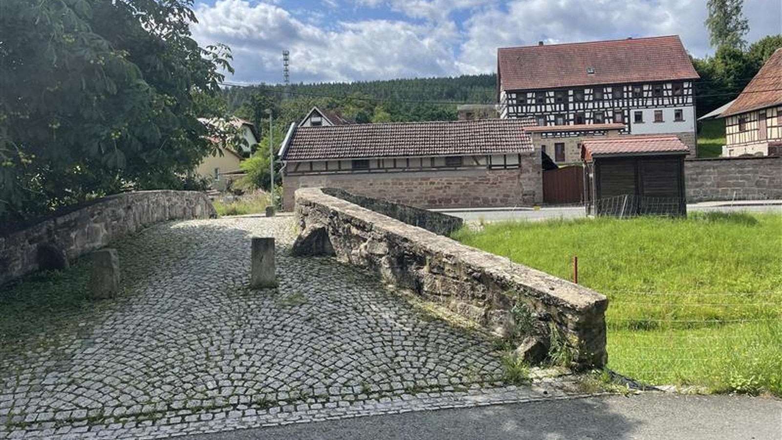 -rger-um-m-gliche-Pl-ne-f-r-einen-neuen-Mobilfunkmast-im-Hexengrund