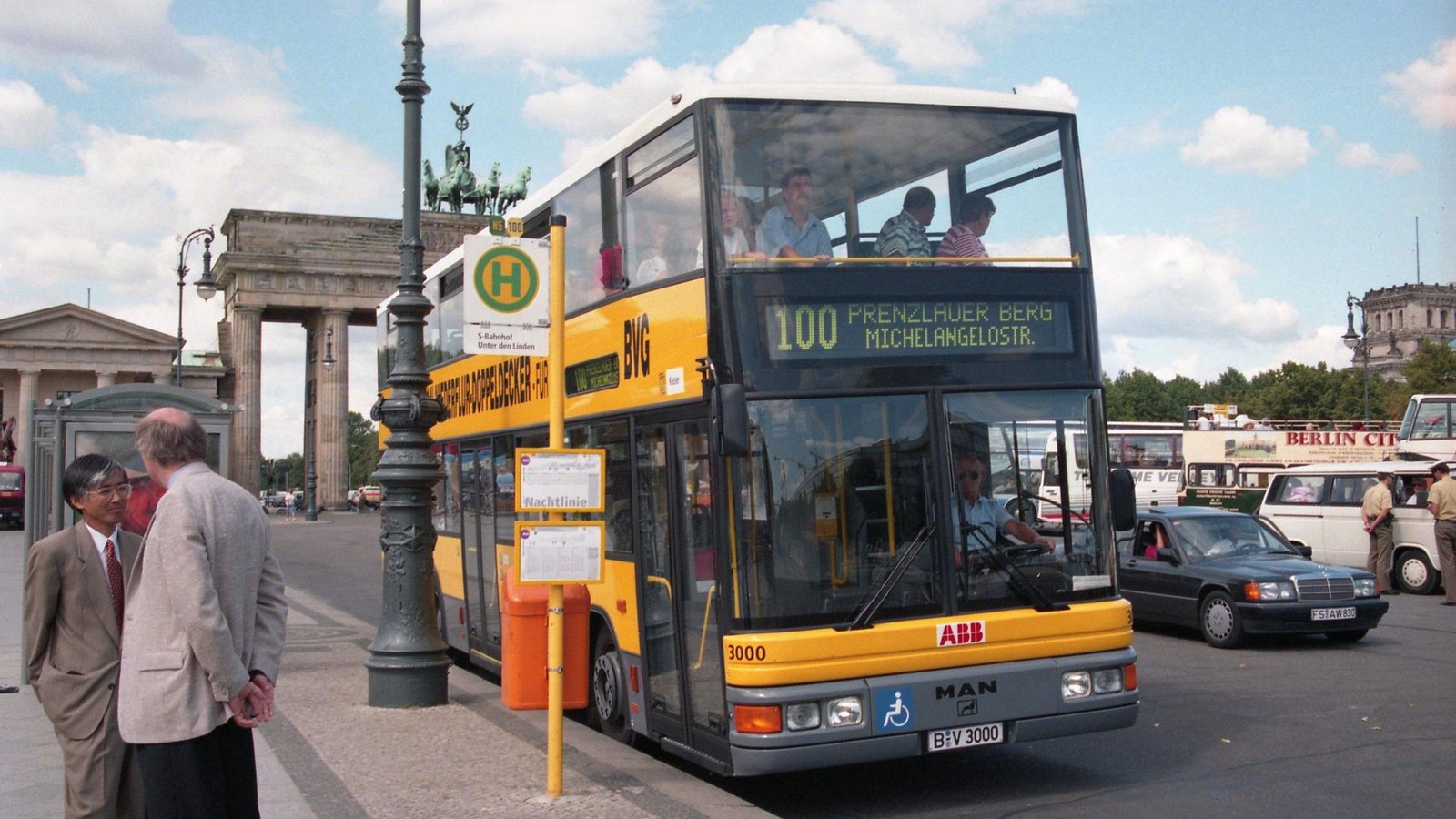 Berlins-ber-hmtester-Bus-feiert-Geburtstag-Der-Start-war-abenteuerlich