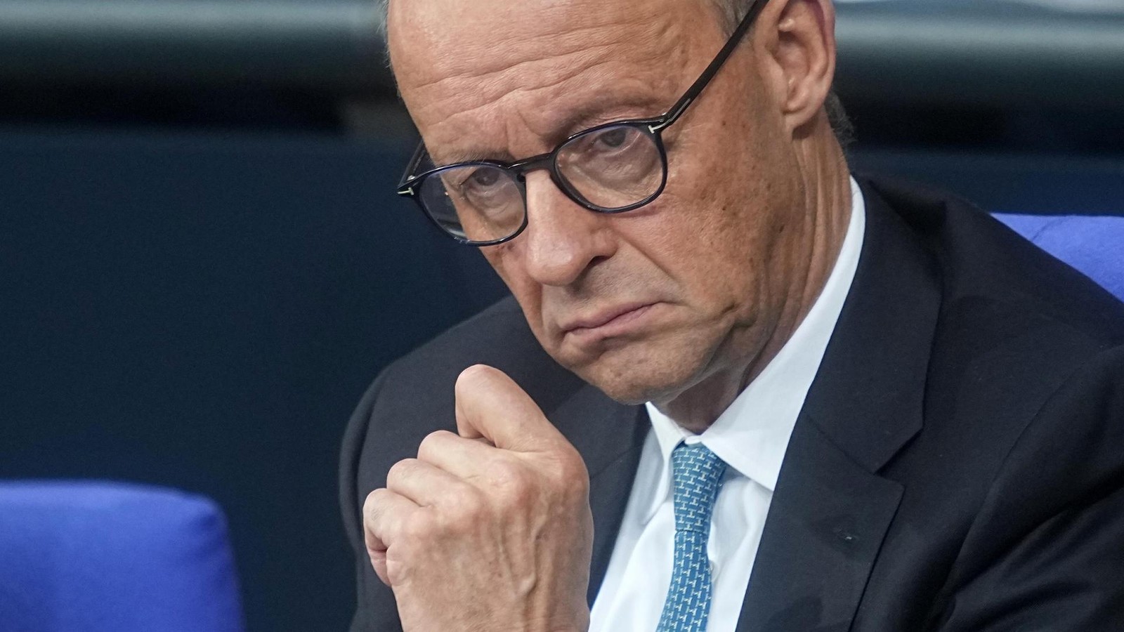 Merz-richtet-Appell-an-die-Jungen-macht-aber-einen-Opa-Fehler