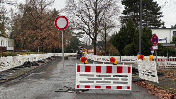Vollsperrung in Niendorf: Viele Parkplätze nicht mehr erreichbar