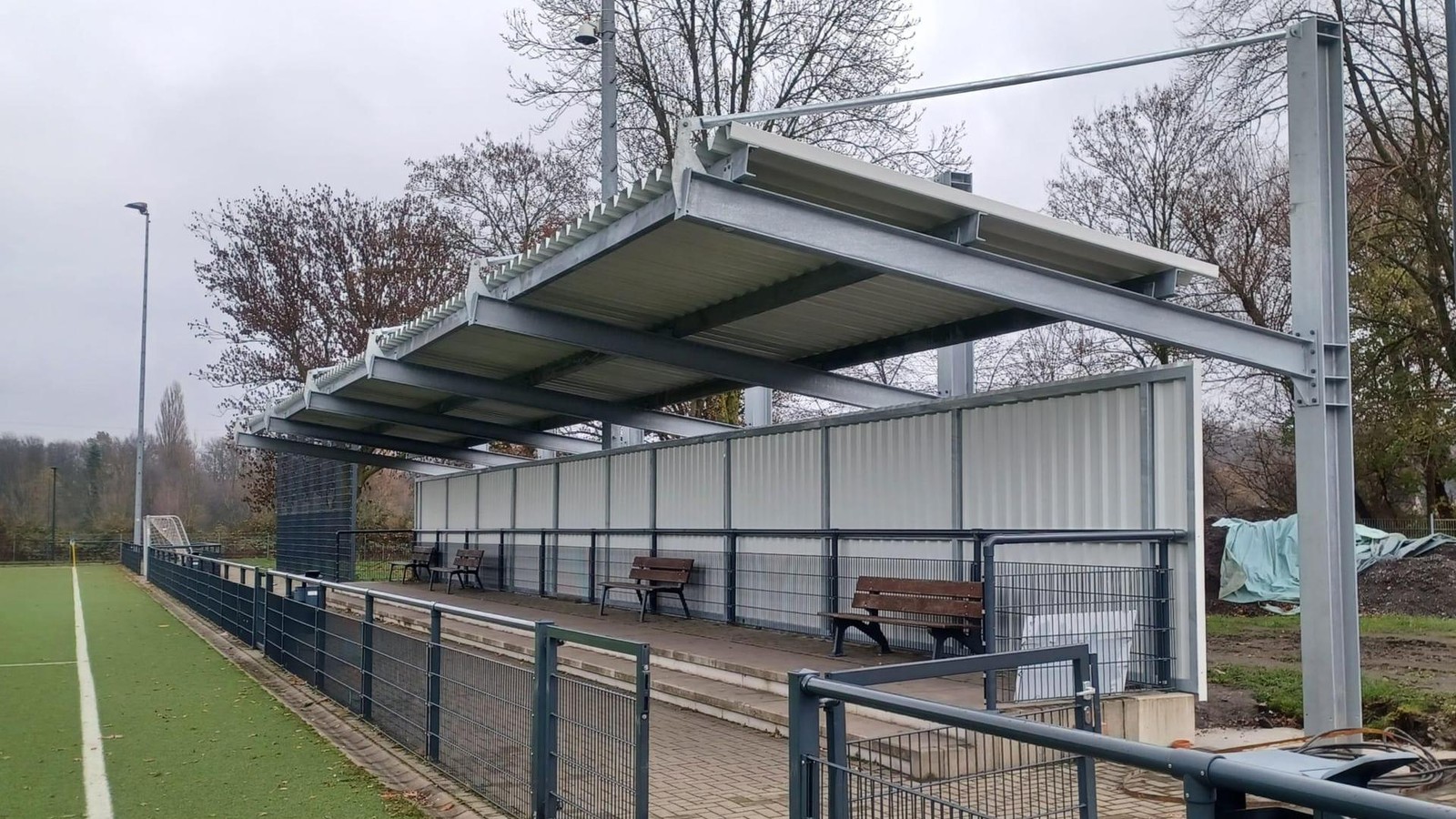 Traum-aller-Groundhopper-Essener-Fu-ballverein-baut-eine-neue-Trib-ne