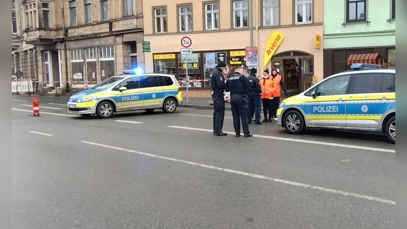 Wegen-Schrottimmobilie-in-Greiz-Bundesstra-e-gesperrt