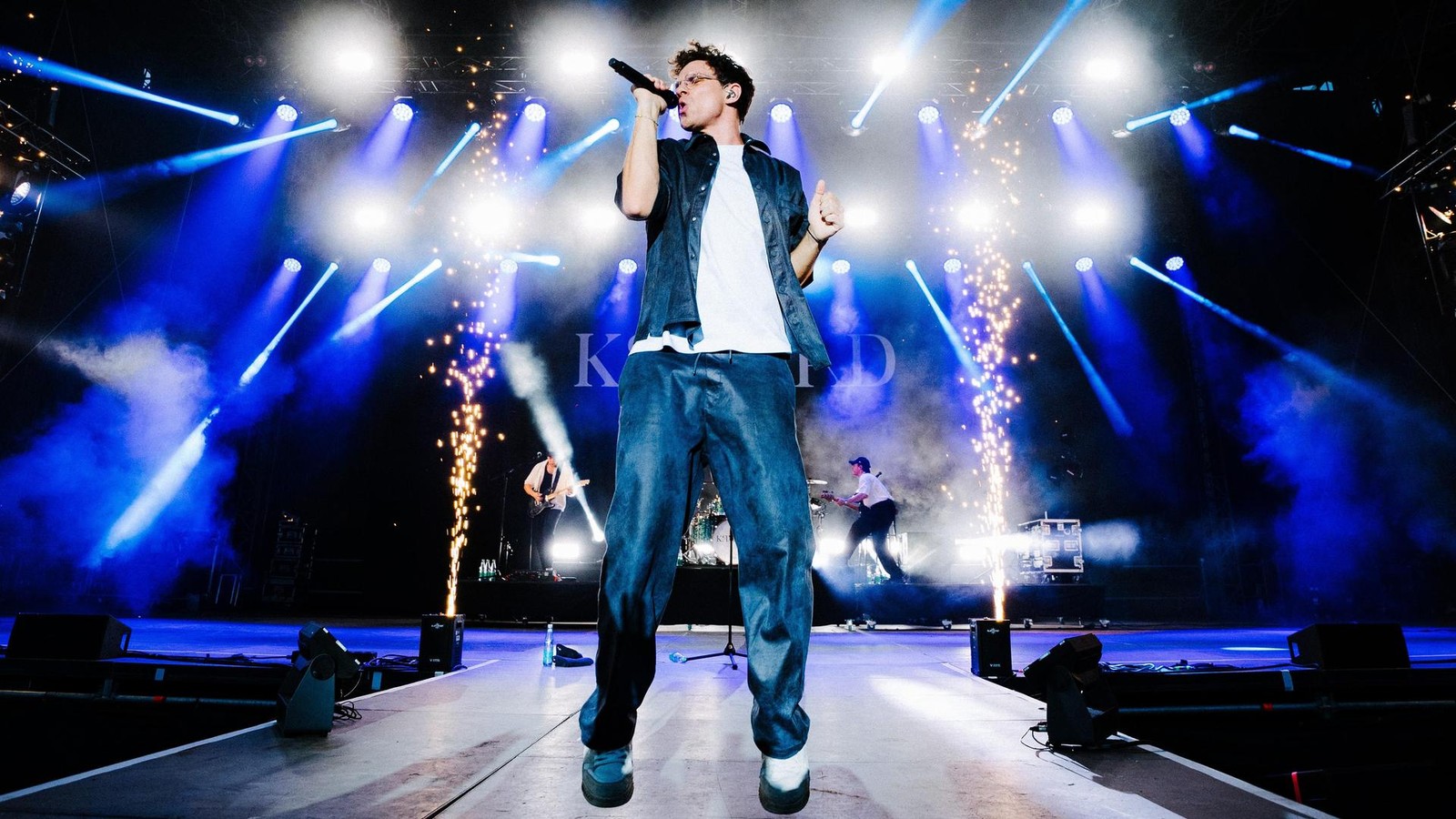 Vor-gro-er-Konzert-Tour-Kamrad-w-rmt-sich-im-Forum-Velbert-auf