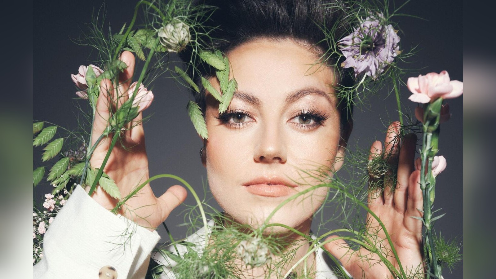 Tahnee-Unser-Weihnachtsbaum-steht-von-Oktober-bis-Februar-