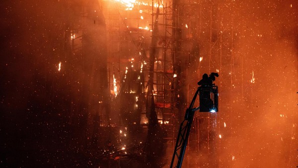 Infernalische Szenen mitten in Hongkong – 13 Tote bei Hochhausbrand