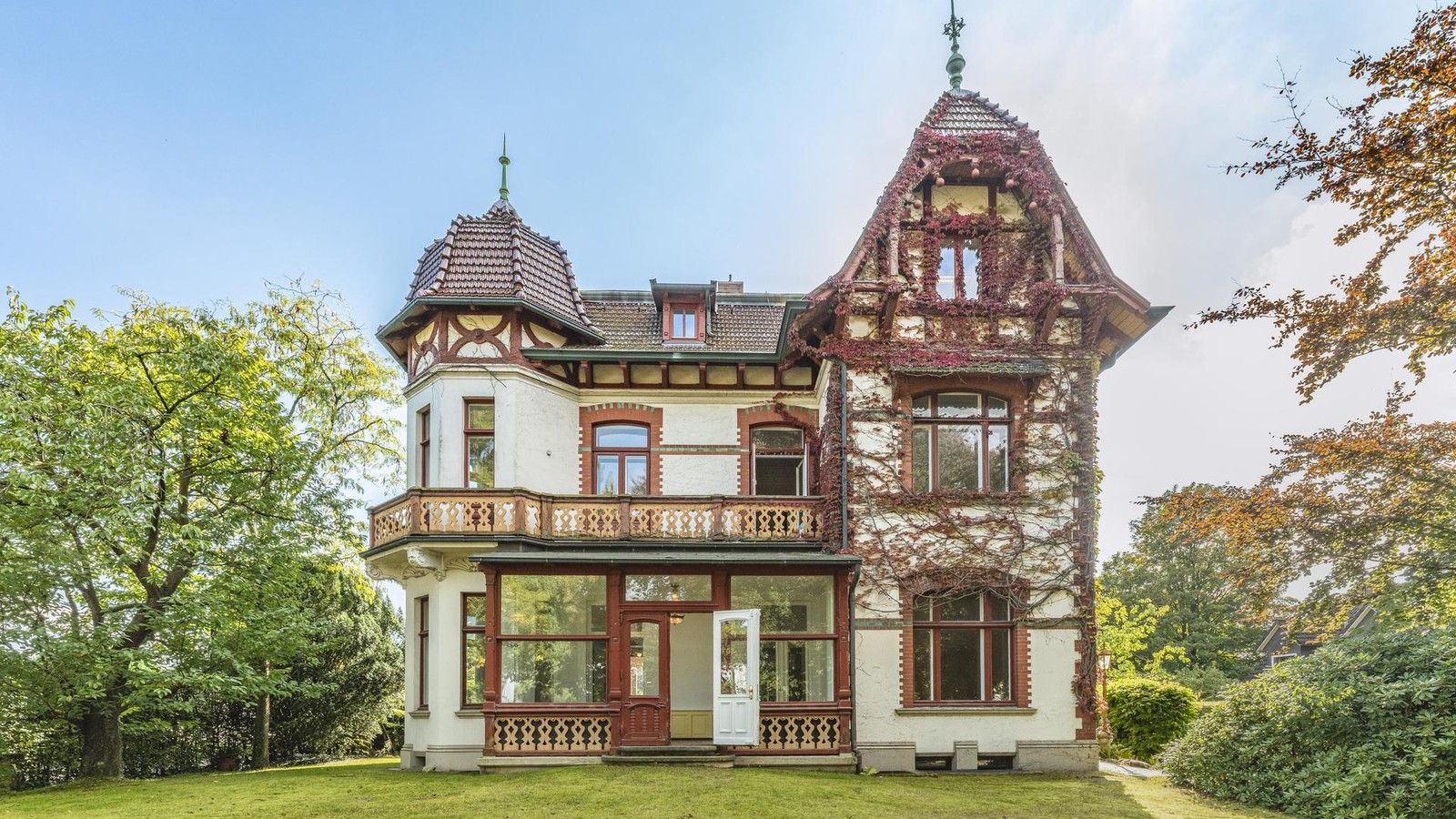 Eine-der-sch-nsten-Villen-westlich-von-Hamburg-steht-zum-Verkauf