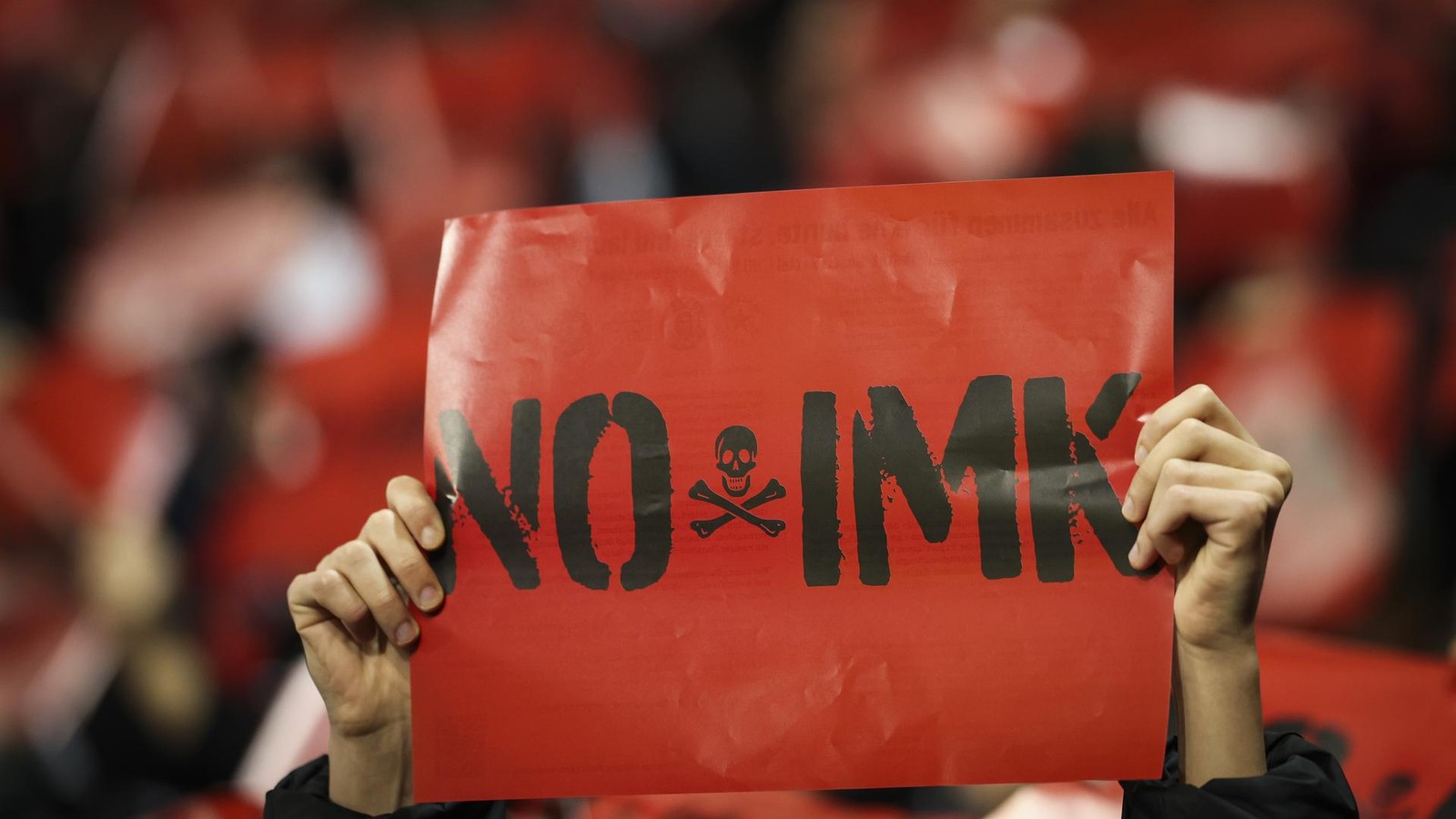 Fan-Streit-um-mehr-Stadionsicherheit-Darum-will-NRW-hart-bleiben