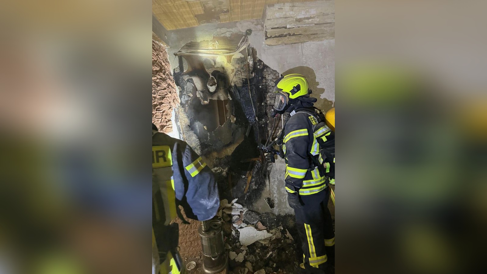 Schreck-am-fr-hen-Morgen-Feuerwehr-Einsatz-in-Osterfeld