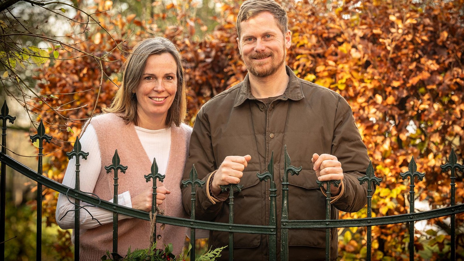 Damhirsche-aus-Kevelaer-Tiere-kommen-bis-zum-Wohnzimmerfenster-