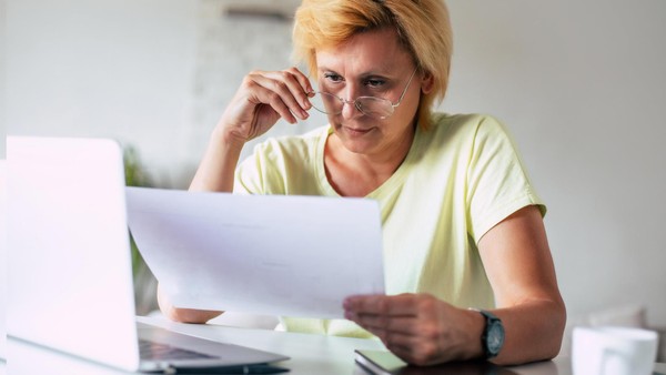 „Absolut inakzeptabel“: Firma schiebt Hamburgerin Stromvertrag unter
