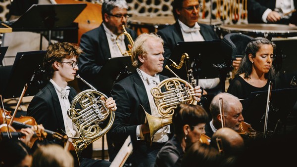 Hinreißend mit Windmaschine: Bamberger Symphoniker in der Elbphilharmonie