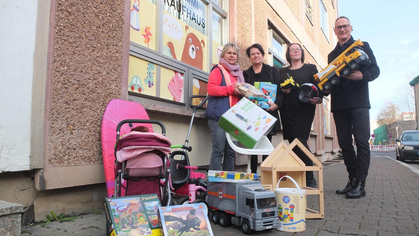 In-diesem-Laden-werden-Spenden-der-Erfurter-zu-Weihnachtsgeschenken