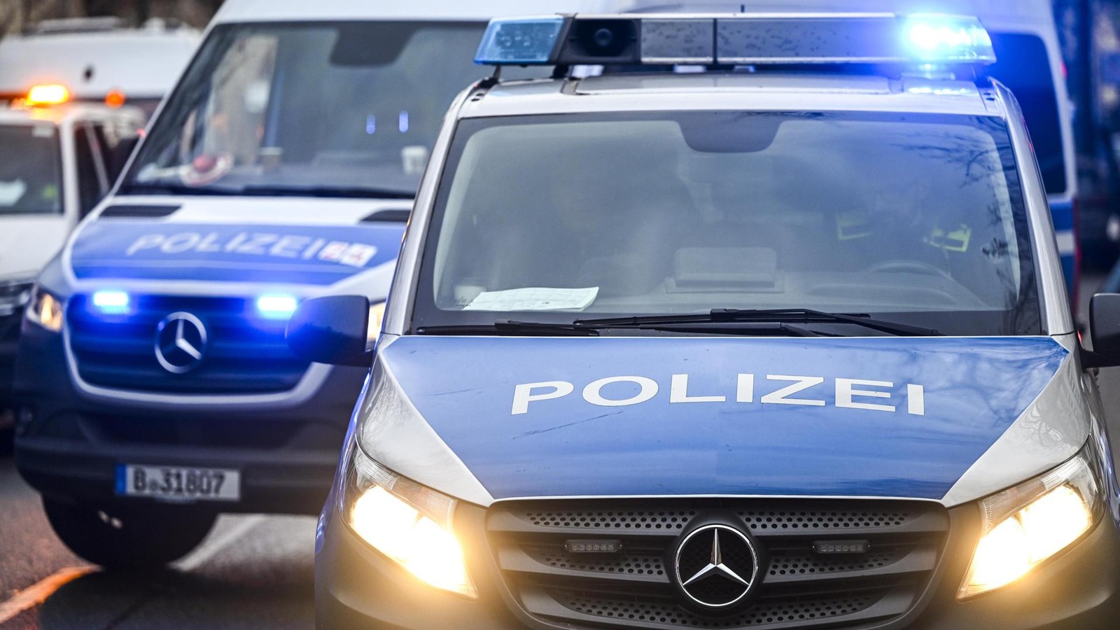 Nach-t-dlichem-Unfall-in-Wei-ensee-Lkw-Fahrer-ermittelt