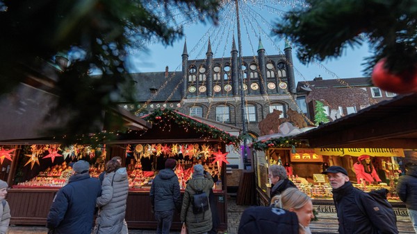 Mit Eiskönigin und Trompeten – die schönsten Weihnachtsmärkte um Hamburg