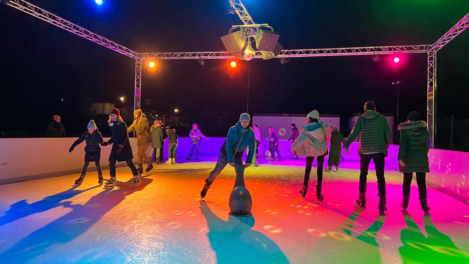 Stadt-im-Weimarer-Land-macht-den-Eisbahn-Besuch-preiswerter