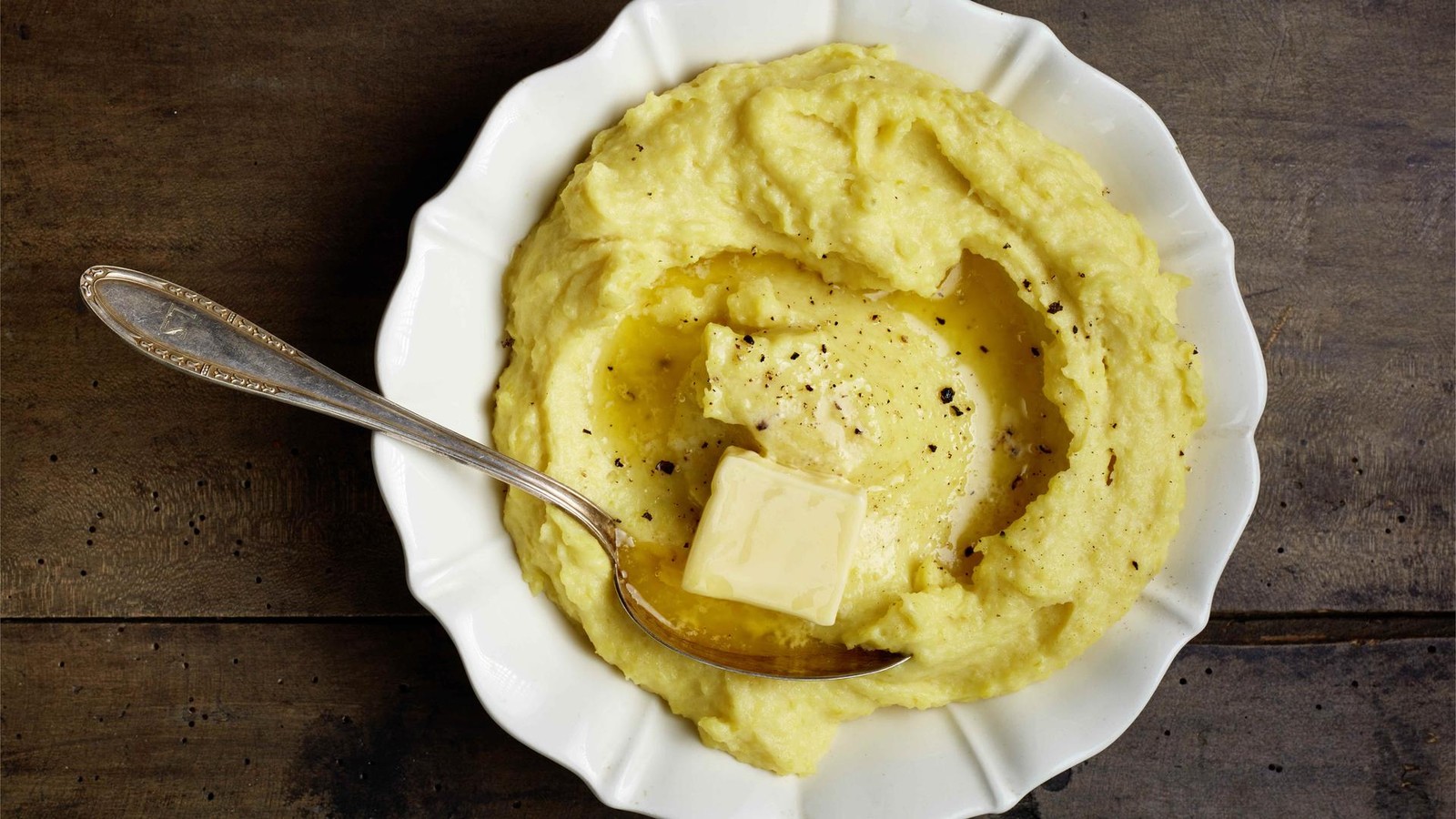 Samtiges-Kartoffelp-ree-mit-Rosmarin-und-Knoblauch