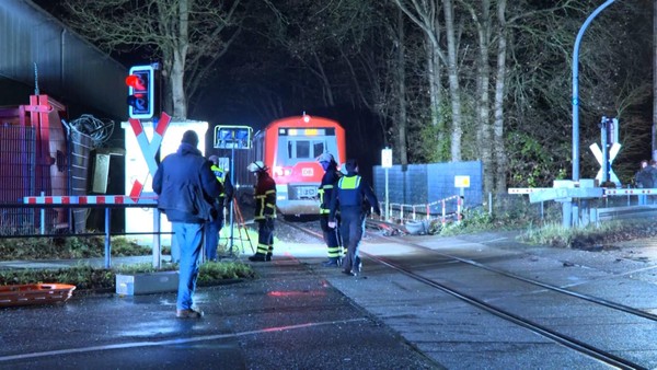 S1 kollidiert mit Pkw: Hamburger werden zu Helden und retten Fahrerin