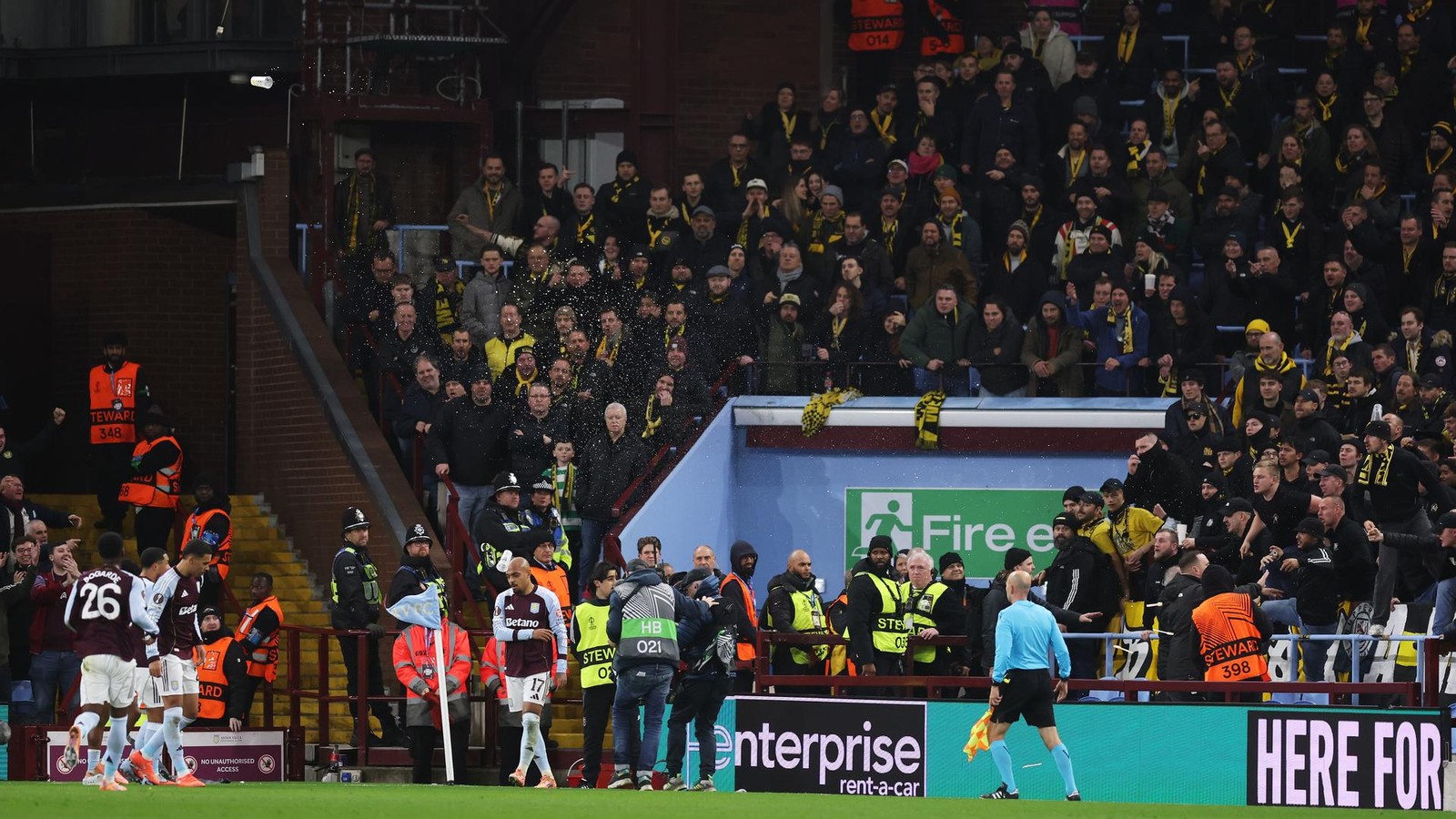 Ex-BVB-Profi-Malen-bei-Torjubel-mit-Gegenst-nden-beworfen-und-verwundet