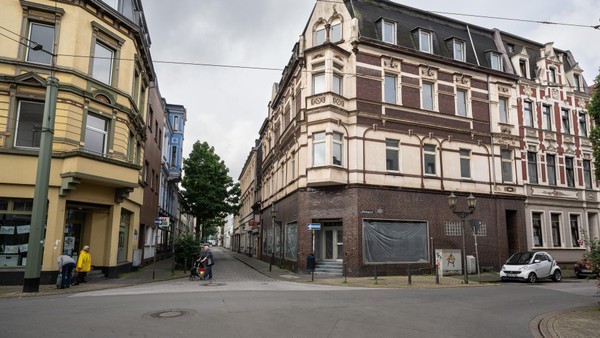 Tödlicher Brand in Duisburg: Eine Person stirbt bei Feuer in Wohnung