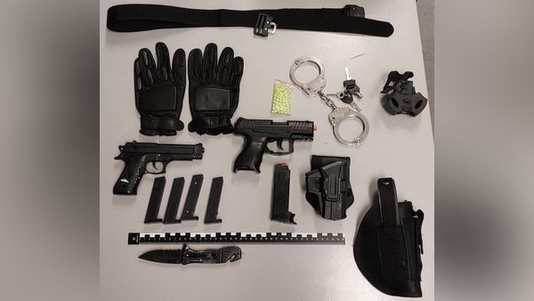 Braunschweig: Ladendieb hat „regelrechtes Arsenal“ an Anscheinswaffen dabei