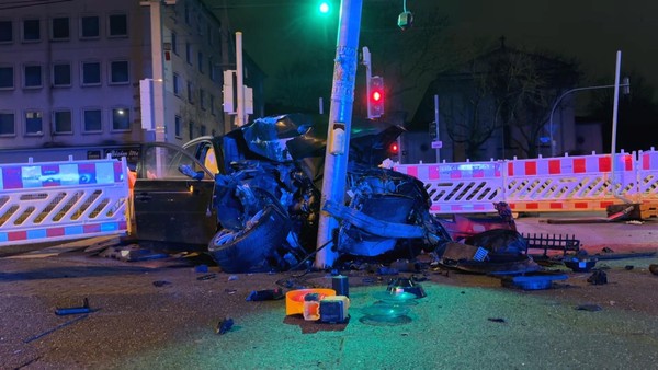 Schwerer Autounfall in Dortmund: Illegales Autorennen auf Lachgas?