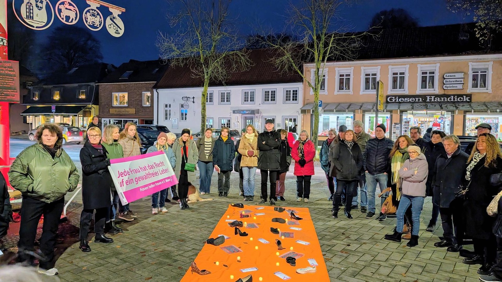 Orange-Day-in-Neukirchen-Vluyn-Starkes-Zeichen-gegen-Gewalt-an-Frauen