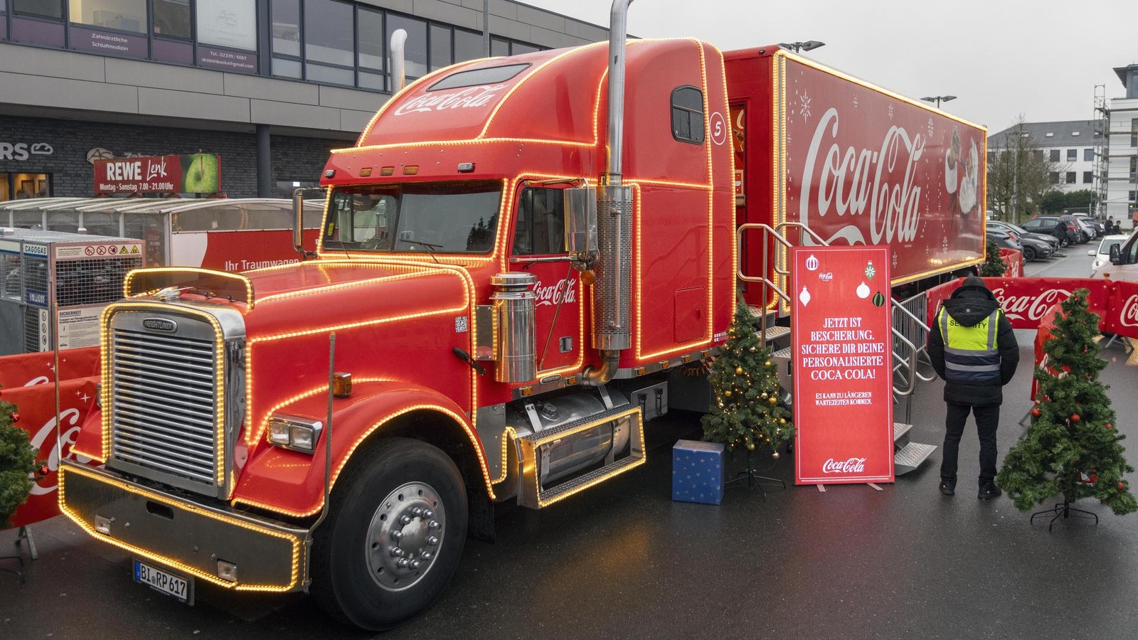 Coca-Cola-Weihnachtstrucks-2025-in-NRW-Stationen-Termine-und-Aktivit-ten
