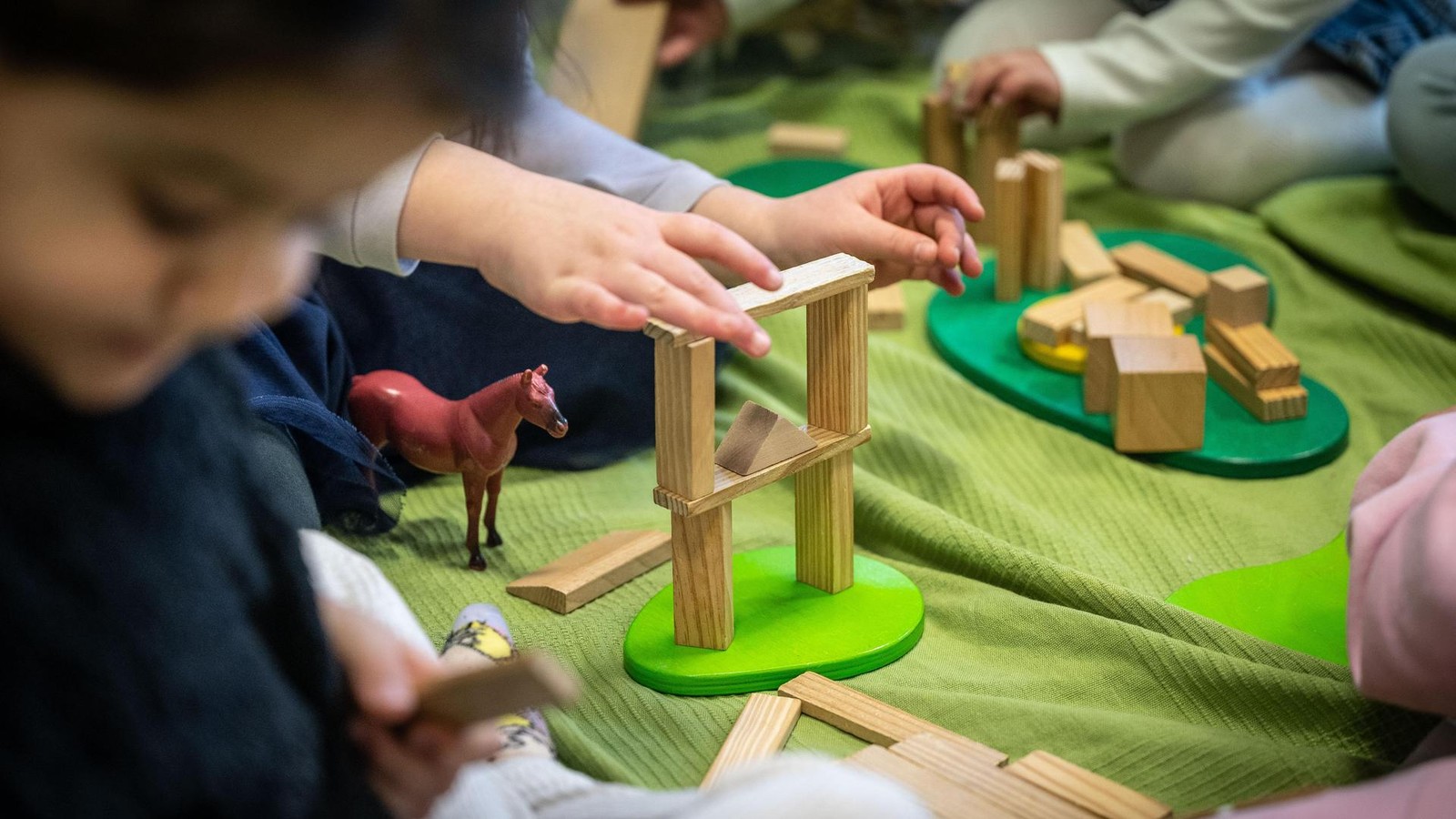 Erste-Weihnacht-in-der-Notaufnahme-Sie-haben-nichts-au-er-der-Kleidung-die-sie-tragen-