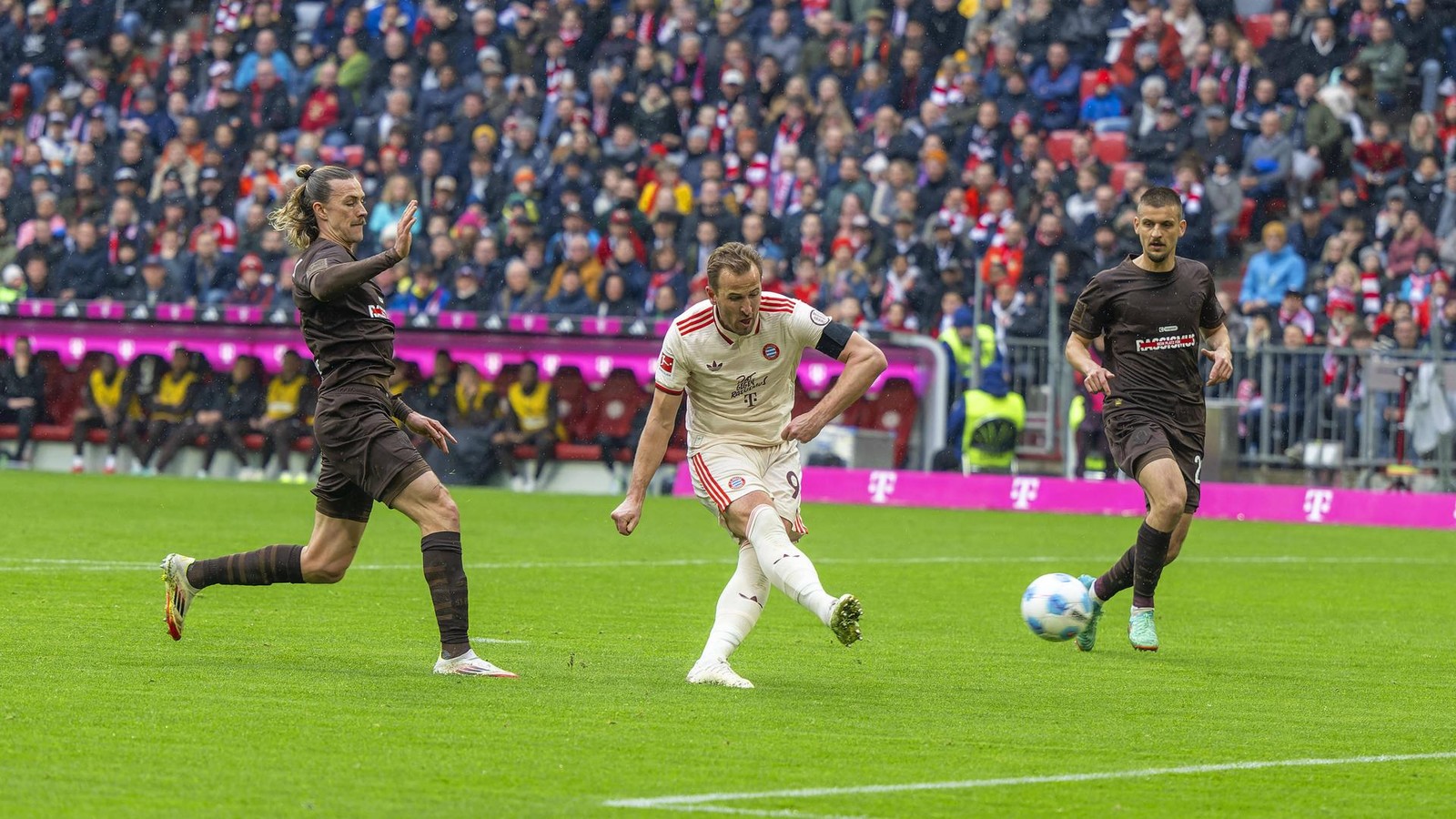 A-Team-on-Ackermann-Was-St-Pauli-beim-FC-Bayern-ernsthaft-Hoffnung-macht