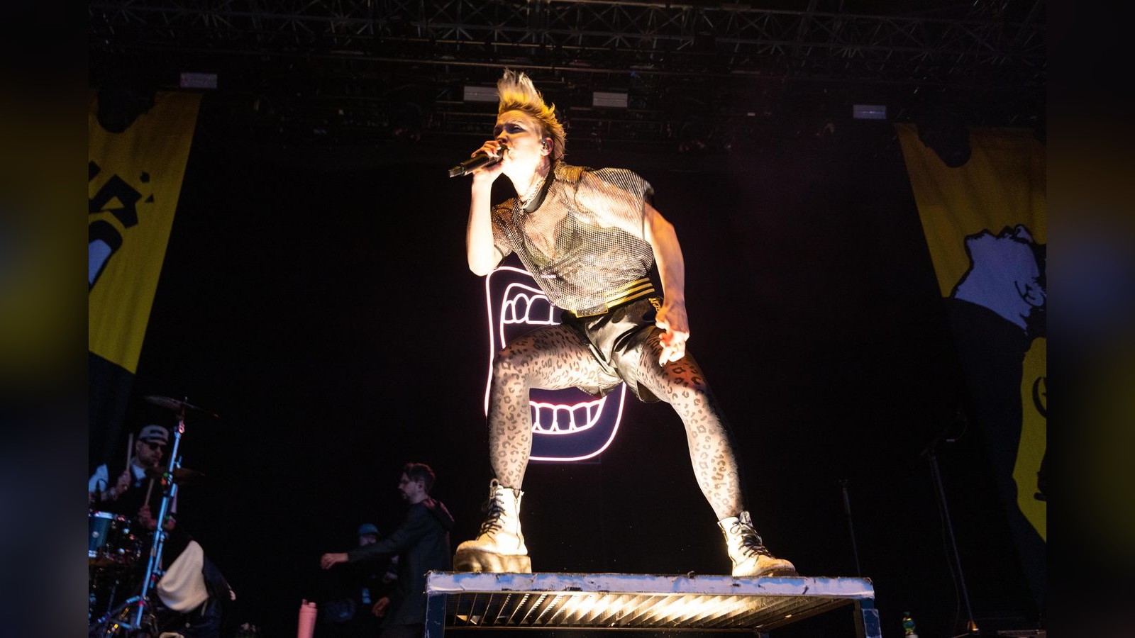 Der-Konzert-Dezember-in-Hamburg-Deine-Cousine-oder-B-hse-Onkelz-