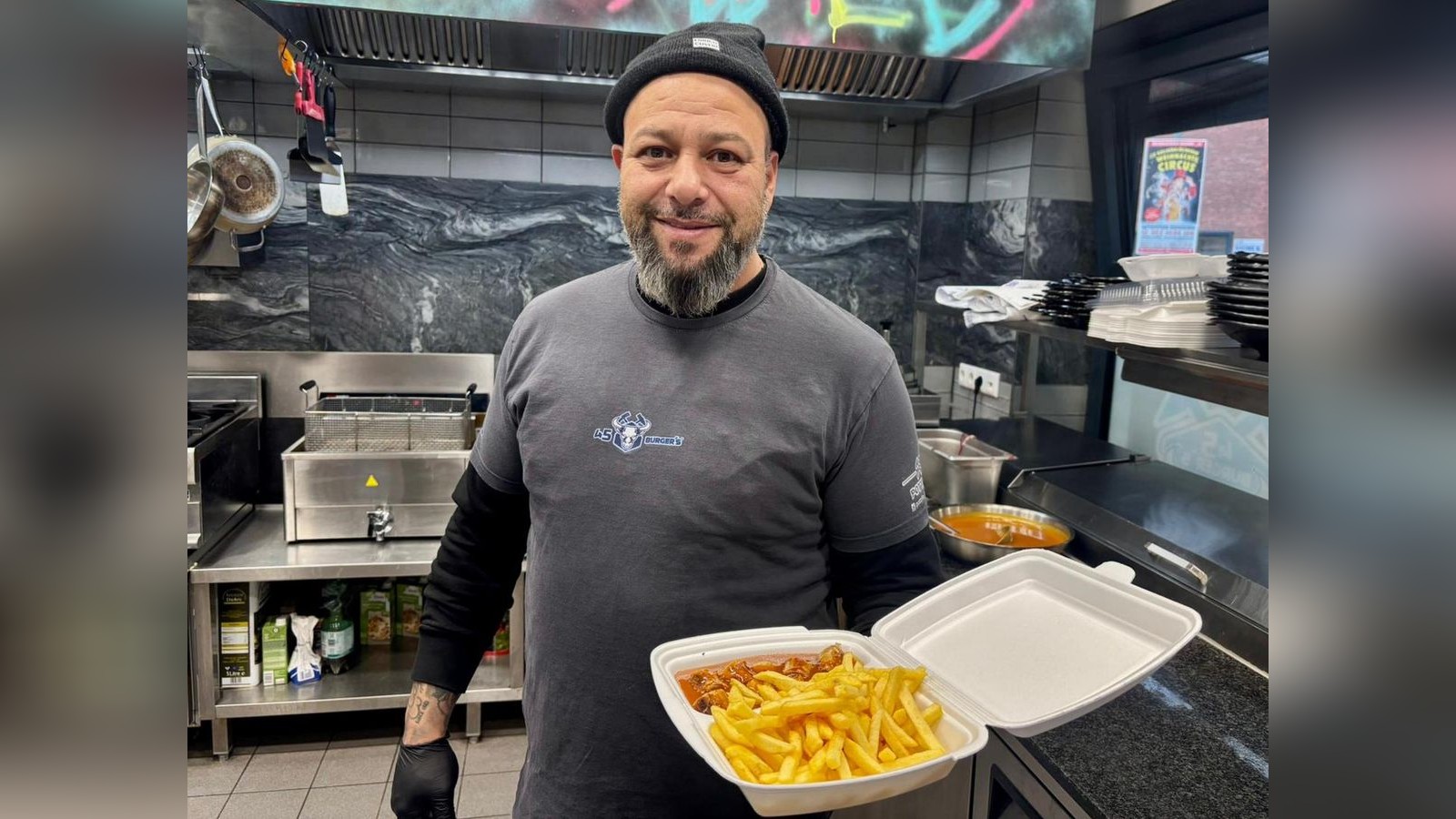 Bei-45-Burger-in-Gelsenkirchen-gibt-s-gratis-Pommes-Currywurst-f-r-Bed-rftige