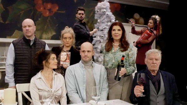 „Alle unter einer Tanne“: Im Essener Rathaus-Theater ist schon Heiligabend