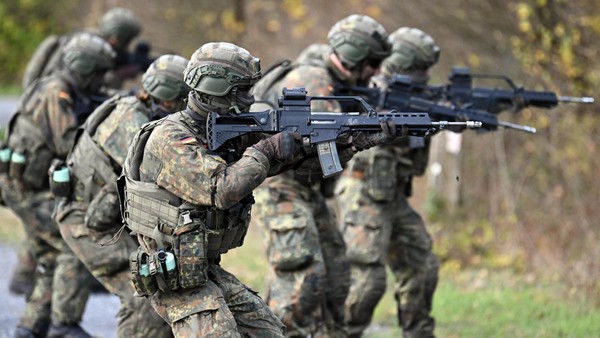 7000 Teenager bekommen Post von Bundeswehr: Das müssen sie jetzt wissen