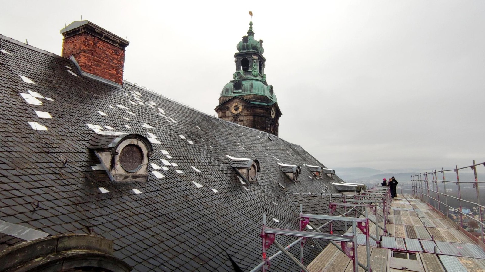 Z-une-Z-une-Z-une-in-Rudolstadt-Ein-Blick-auf-die-Gro-baustelle-auf-der-Heidecksburg