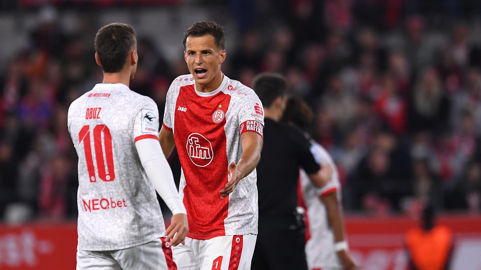 RWE-Kapit-n-nur-noch-auf-der-Bank-so-reagiert-Trainer-Uwe-Koschinat